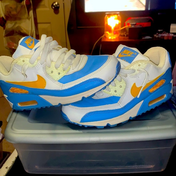 Nike Shoes - RARE 2004 release Nike Air Max 90